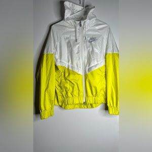 Nike Windrunner jacket. Women’s Small